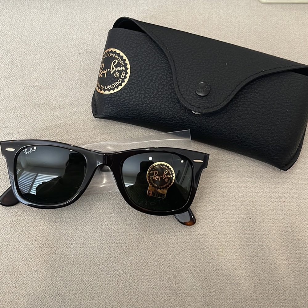 BRAND NEW! Ray-Ban Original Wayfarer Classic - Tortoise and Green classic frame